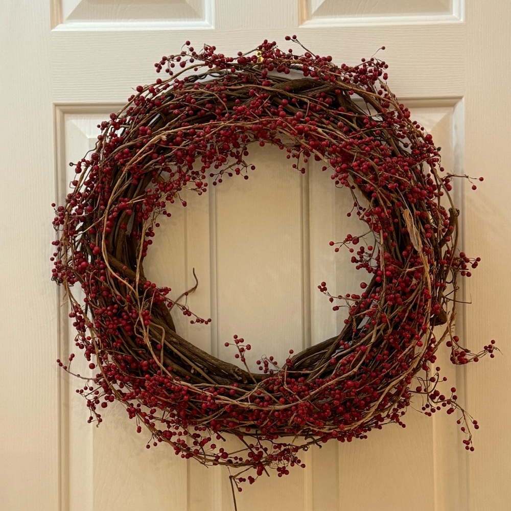 RED BERRY WREATH: